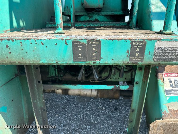 image for item DO5026 1996 International 4700  bucket truck