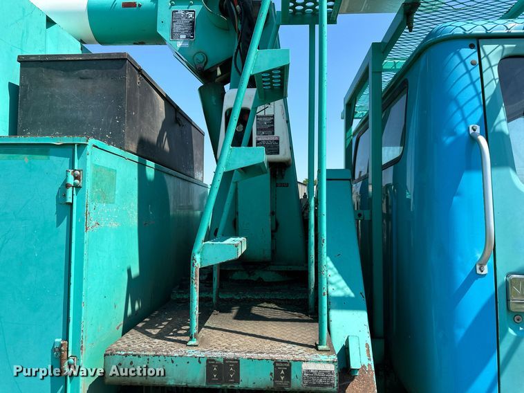 image for item DO5026 1996 International 4700  bucket truck