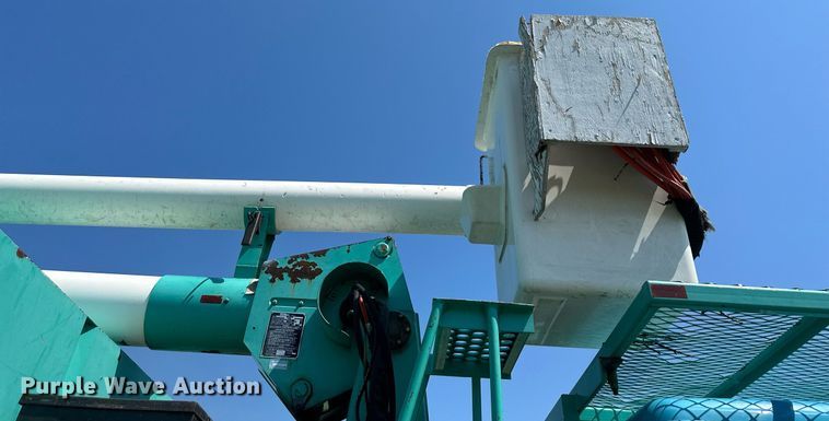 image for item DO5026 1996 International 4700  bucket truck