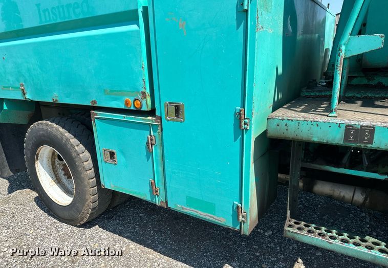 image for item DO5026 1996 International 4700  bucket truck