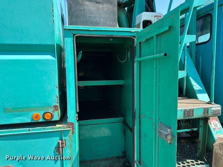 image for item DO5026 1996 International 4700  bucket truck