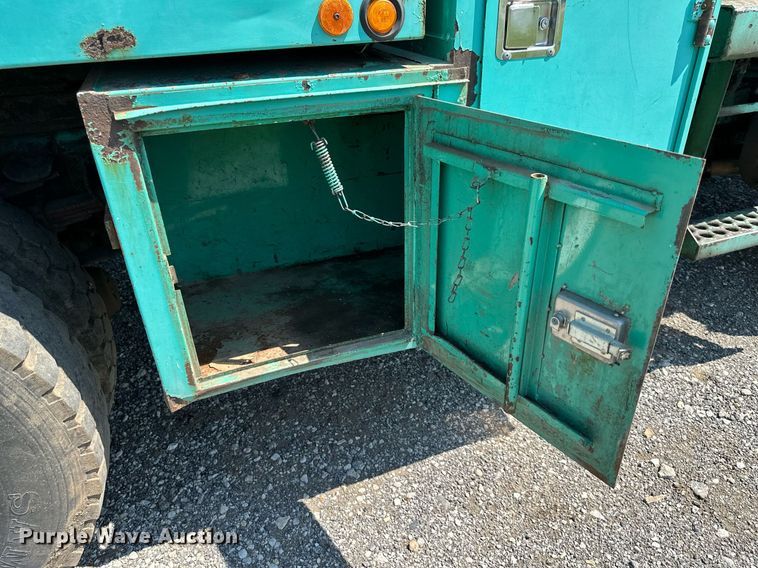 image for item DO5026 1996 International 4700  bucket truck