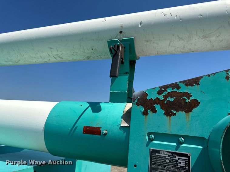 image for item DO5026 1996 International 4700  bucket truck