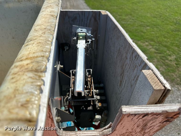 image for item DO5026 1996 International 4700  bucket truck