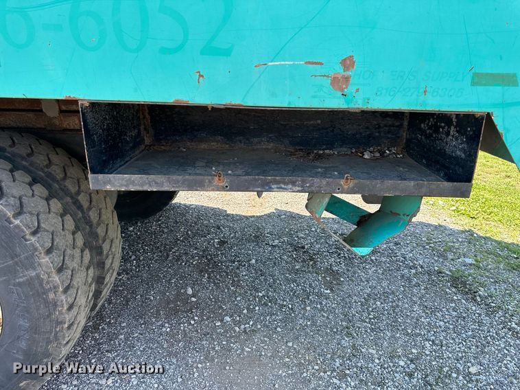 image for item DO5026 1996 International 4700  bucket truck