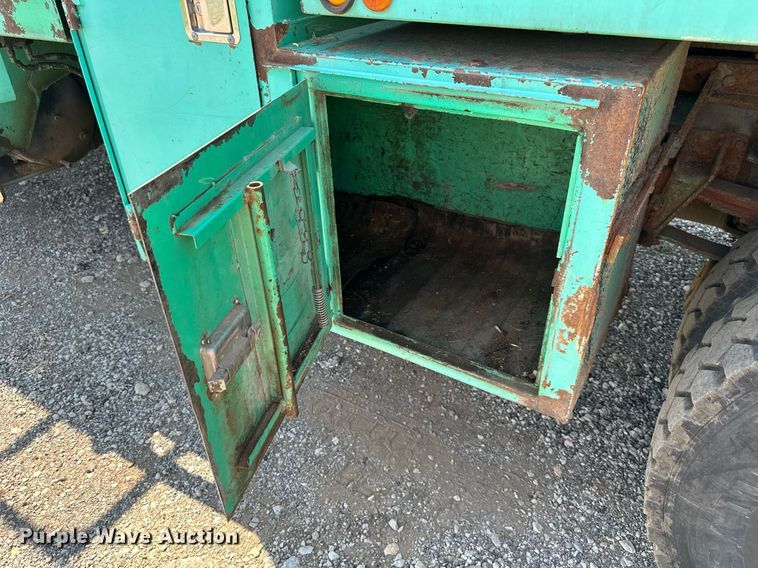 image for item DO5026 1996 International 4700  bucket truck