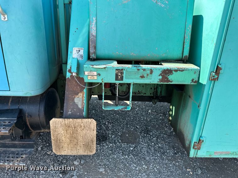 image for item DO5026 1996 International 4700  bucket truck