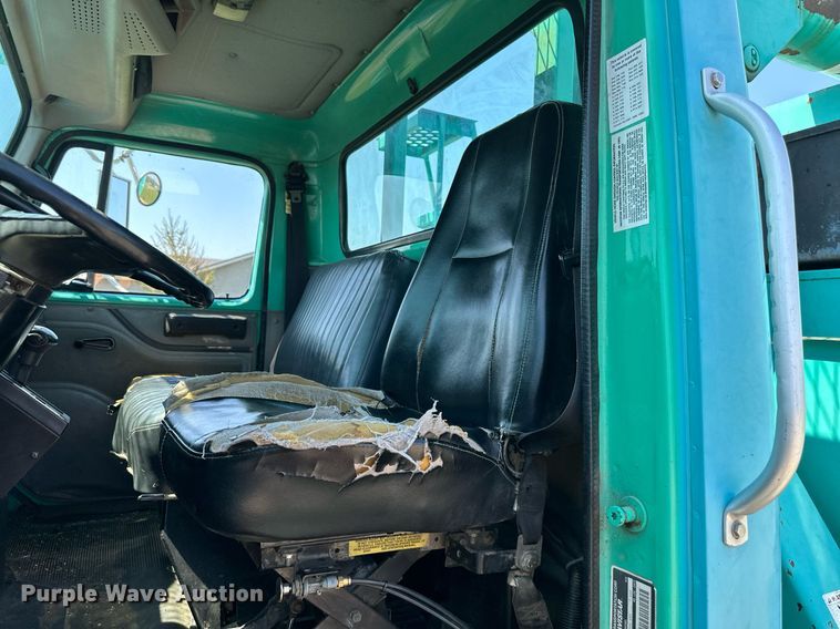 image for item DO5026 1996 International 4700  bucket truck