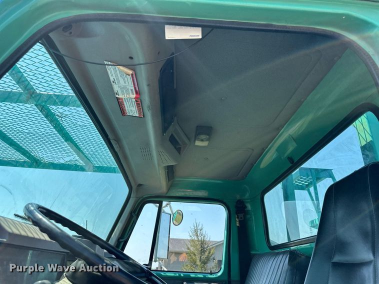 image for item DO5026 1996 International 4700  bucket truck