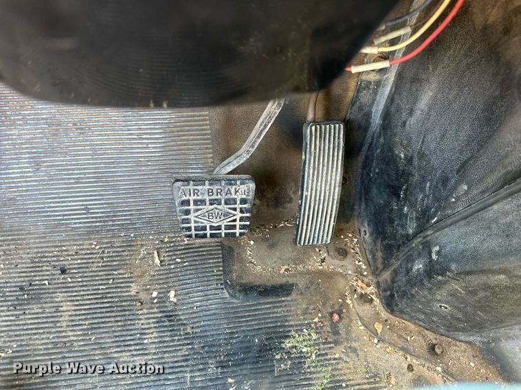 image for item DO5026 1996 International 4700  bucket truck