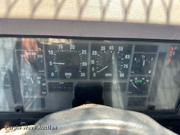 image for item DO5026 1996 International 4700  bucket truck