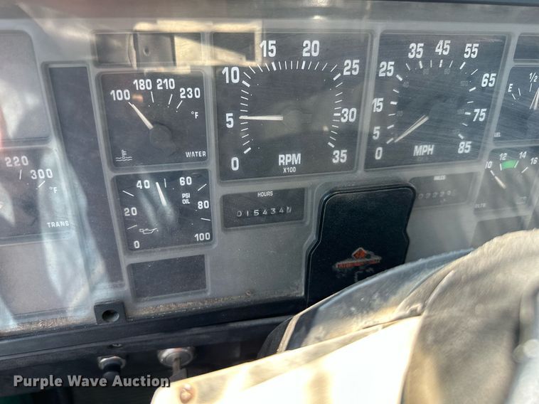 image for item DO5026 1996 International 4700  bucket truck