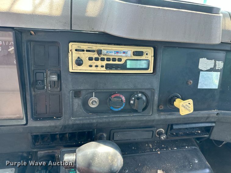 image for item DO5026 1996 International 4700  bucket truck