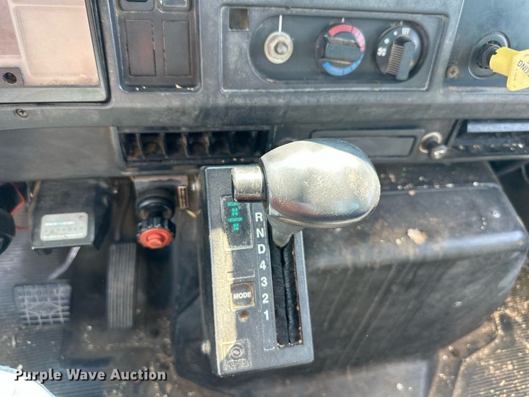 image for item DO5026 1996 International 4700  bucket truck