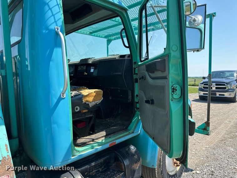 image for item DO5026 1996 International 4700  bucket truck