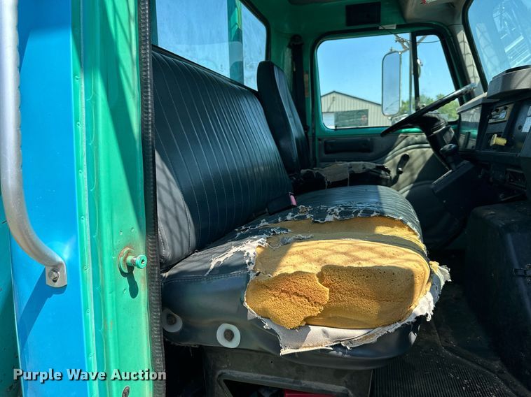 image for item DO5026 1996 International 4700  bucket truck