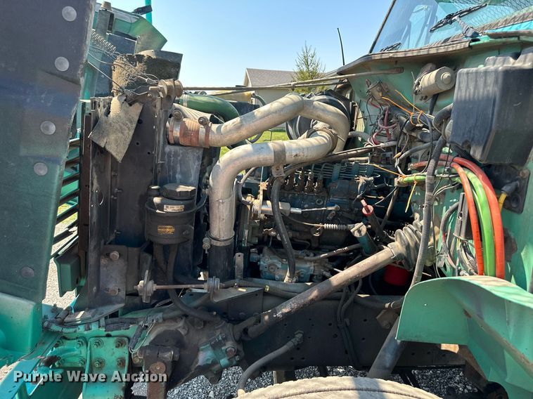 image for item DO5026 1996 International 4700  bucket truck