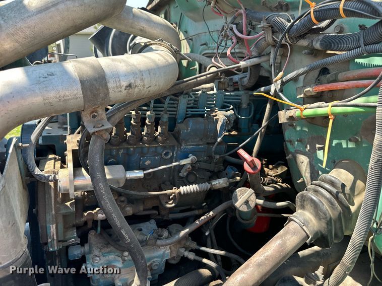 image for item DO5026 1996 International 4700  bucket truck