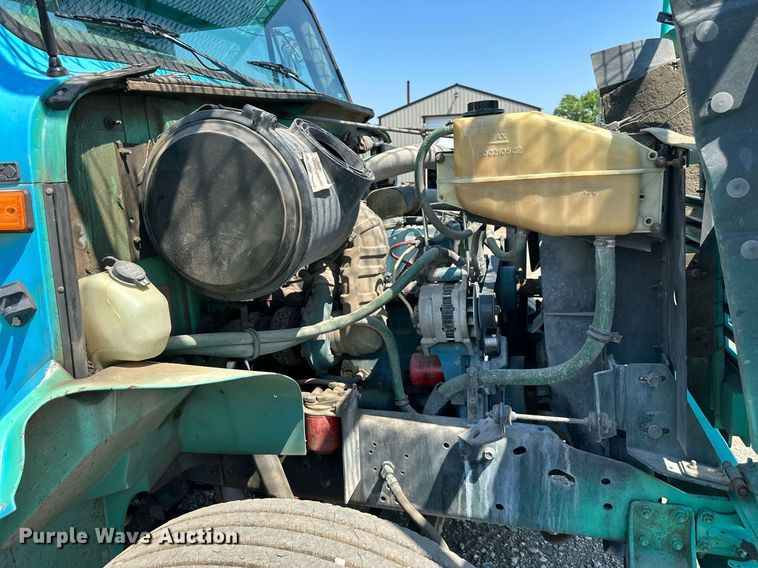 image for item DO5026 1996 International 4700  bucket truck