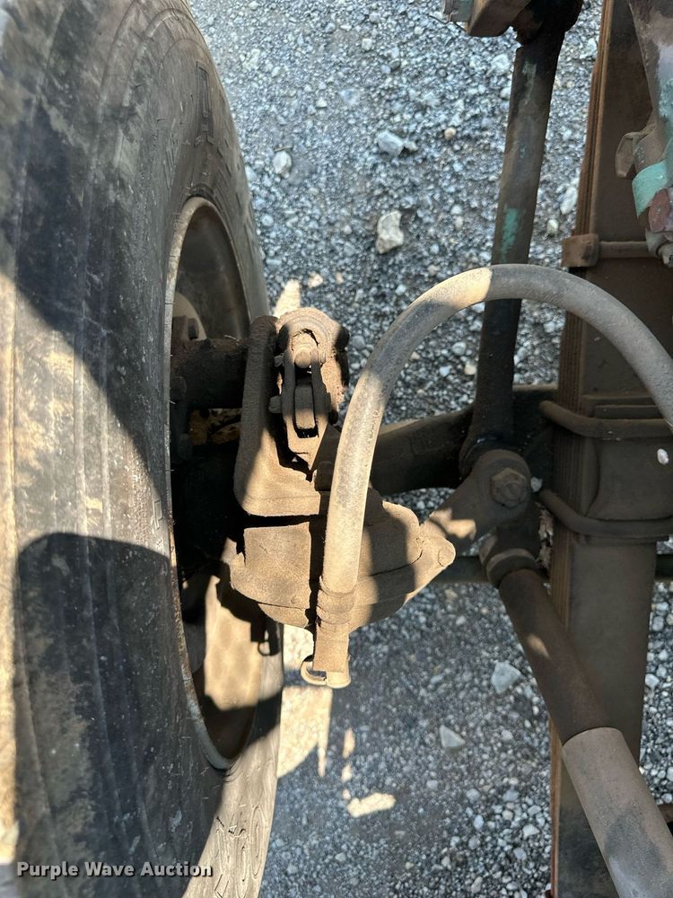 image for item DO5026 1996 International 4700  bucket truck