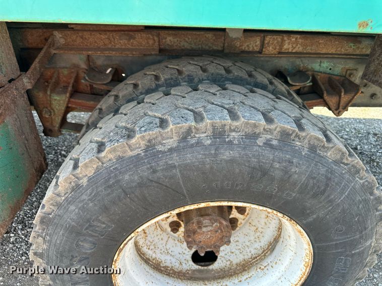 image for item DO5026 1996 International 4700  bucket truck