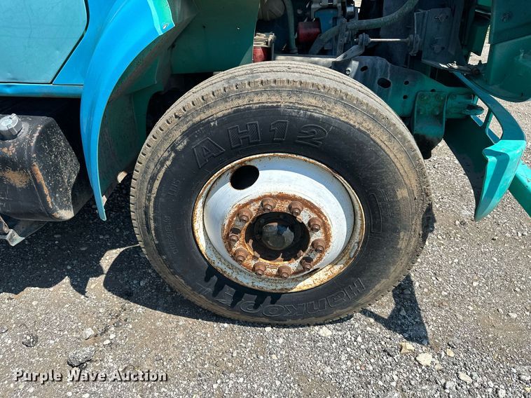 image for item DO5026 1996 International 4700  bucket truck