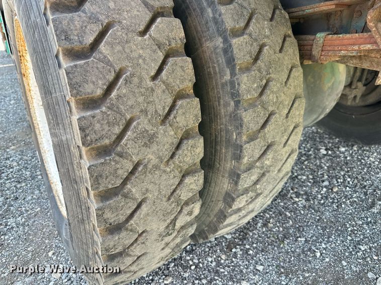 image for item DO5026 1996 International 4700  bucket truck