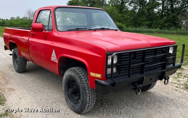 image for item DP0482 1986 Chevrolet D30  pickup truck