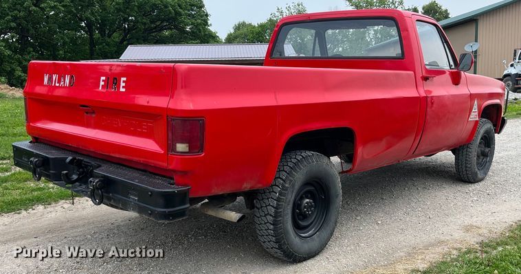 image for item DP0482 1986 Chevrolet D30  pickup truck