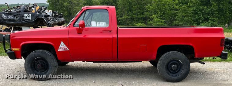 image for item DP0482 1986 Chevrolet D30  pickup truck