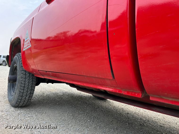 image for item DP0482 1986 Chevrolet D30  pickup truck