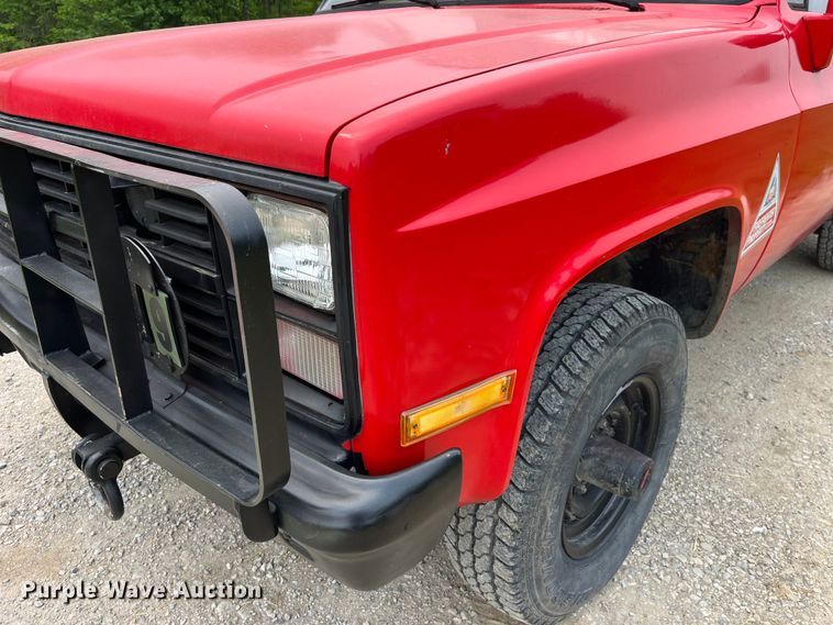 image for item DP0482 1986 Chevrolet D30  pickup truck