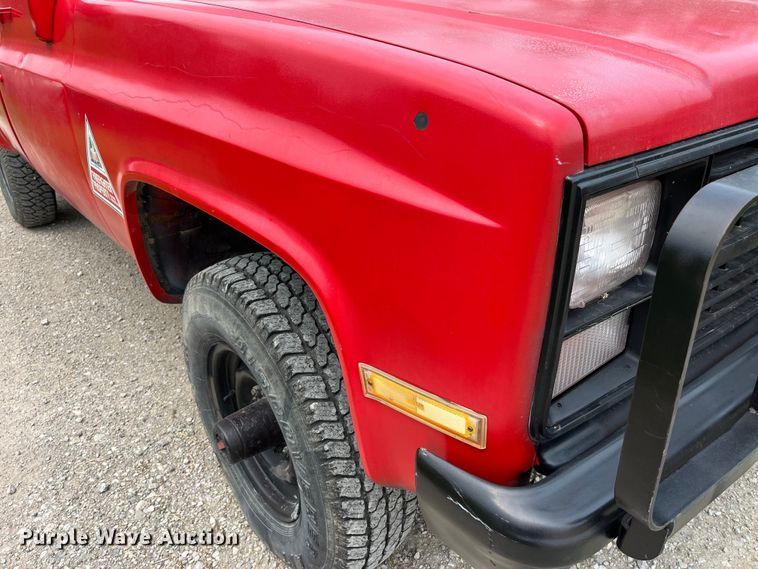 image for item DP0482 1986 Chevrolet D30  pickup truck