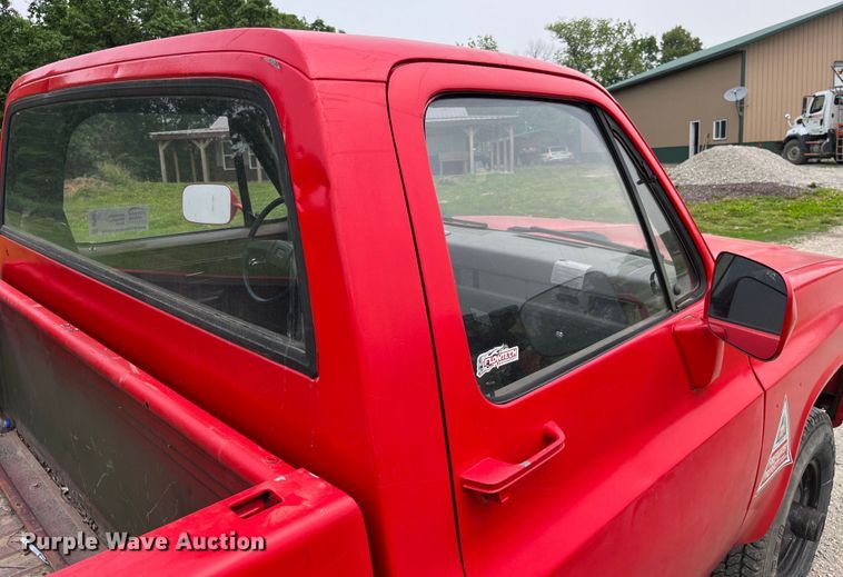 image for item DP0482 1986 Chevrolet D30  pickup truck