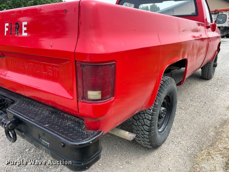 image for item DP0482 1986 Chevrolet D30  pickup truck