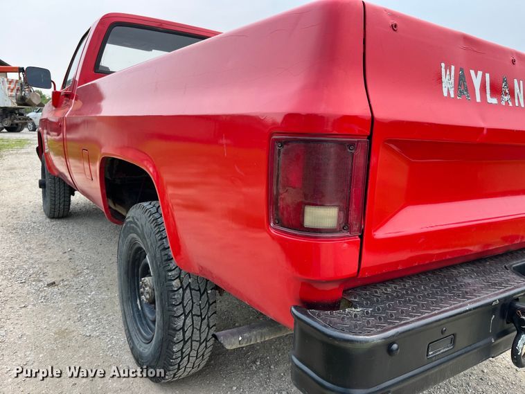 image for item DP0482 1986 Chevrolet D30  pickup truck