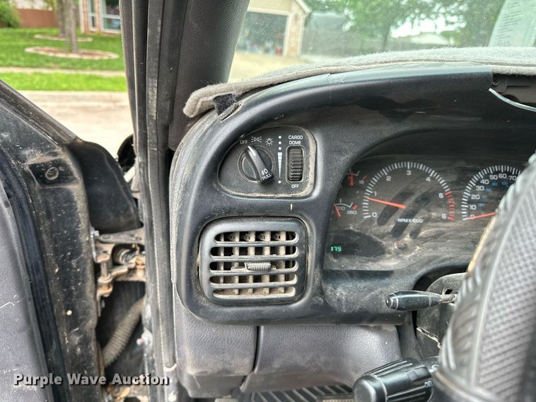 image for item DP3122 2001 Dodge Ram 1500  Quad Cab pickup truck