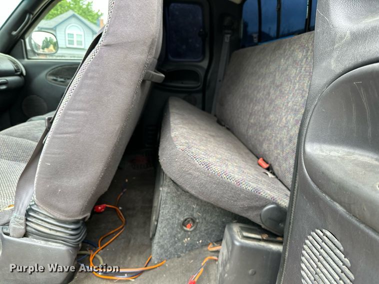 image for item DP3122 2001 Dodge Ram 1500  Quad Cab pickup truck