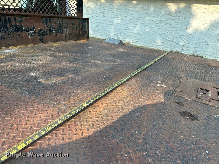 image for item DP3158 1997 Ford F350  flatbed pickup truck