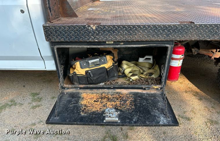 image for item DP3158 1997 Ford F350  flatbed pickup truck