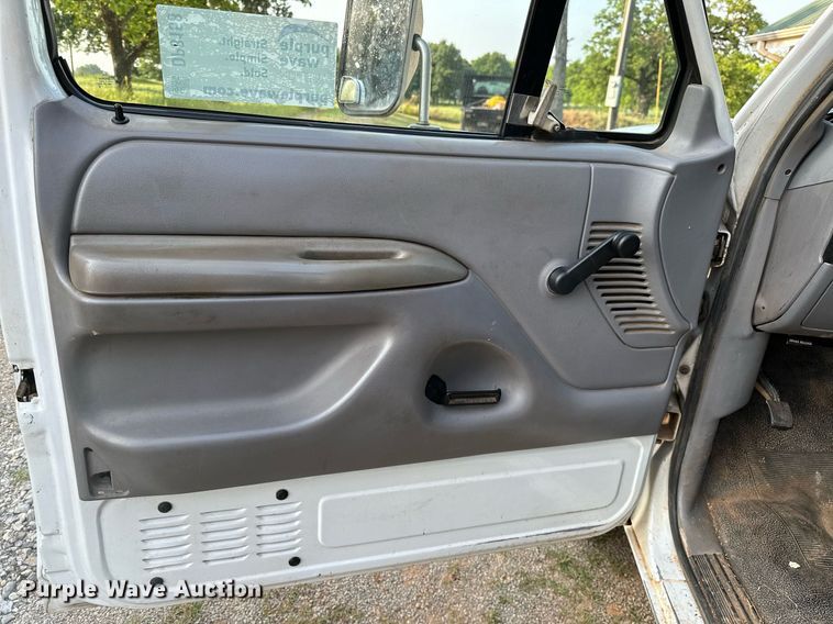 image for item DP3158 1997 Ford F350  flatbed pickup truck