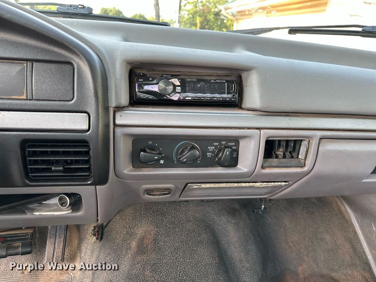 image for item DP3158 1997 Ford F350  flatbed pickup truck