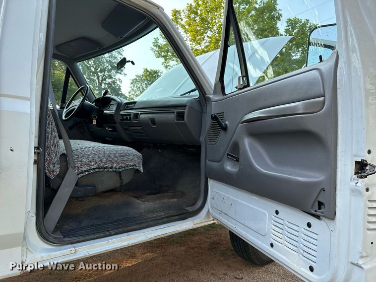 image for item DP3158 1997 Ford F350  flatbed pickup truck