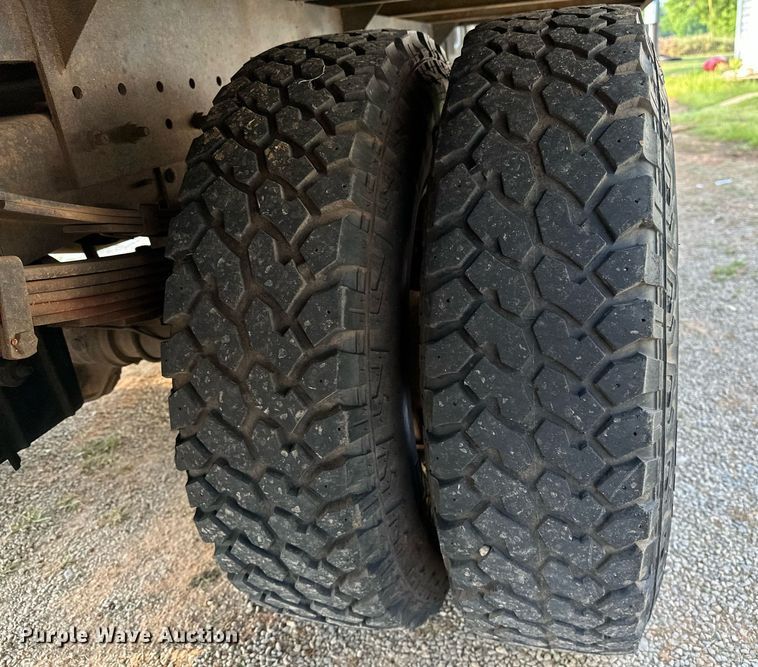 image for item DP3158 1997 Ford F350  flatbed pickup truck