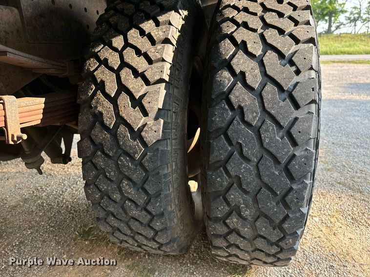 image for item DP3158 1997 Ford F350  flatbed pickup truck