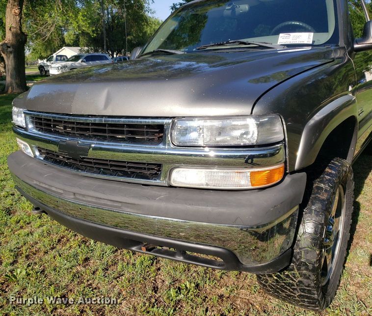 image for item DP7913 2001 Chevrolet Suburban  SUV