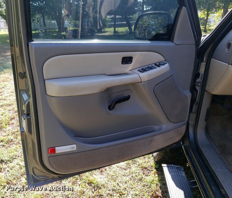 image for item DP7913 2001 Chevrolet Suburban  SUV