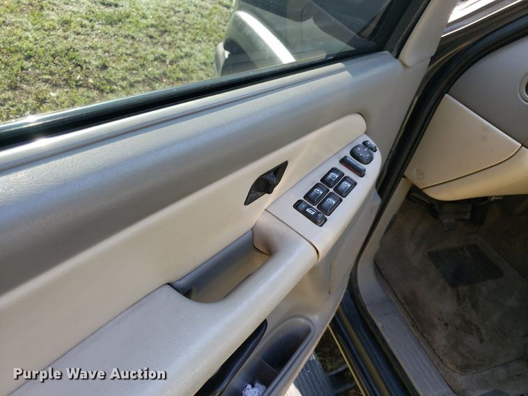 image for item DP7913 2001 Chevrolet Suburban  SUV