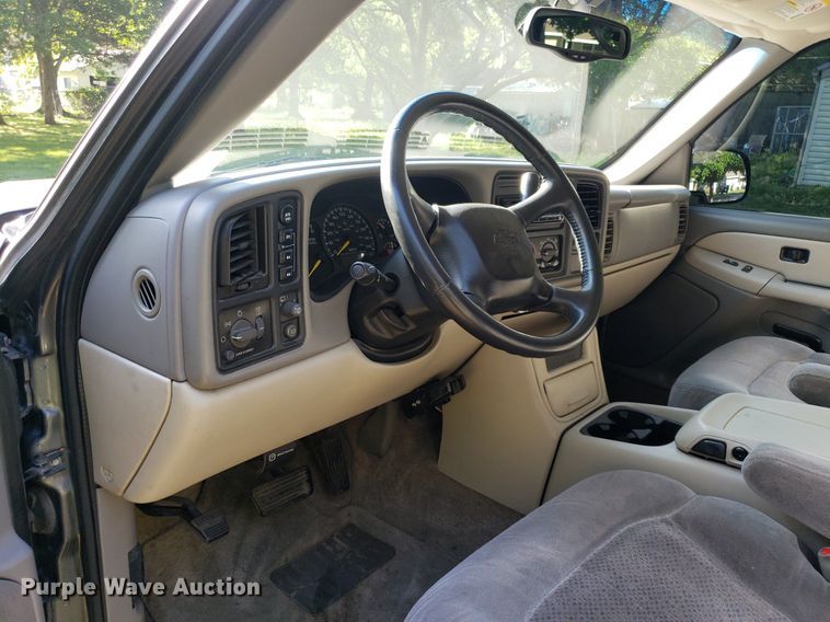 image for item DP7913 2001 Chevrolet Suburban  SUV