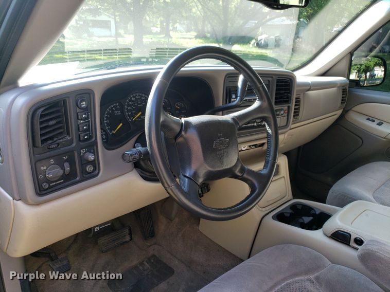 image for item DP7913 2001 Chevrolet Suburban  SUV